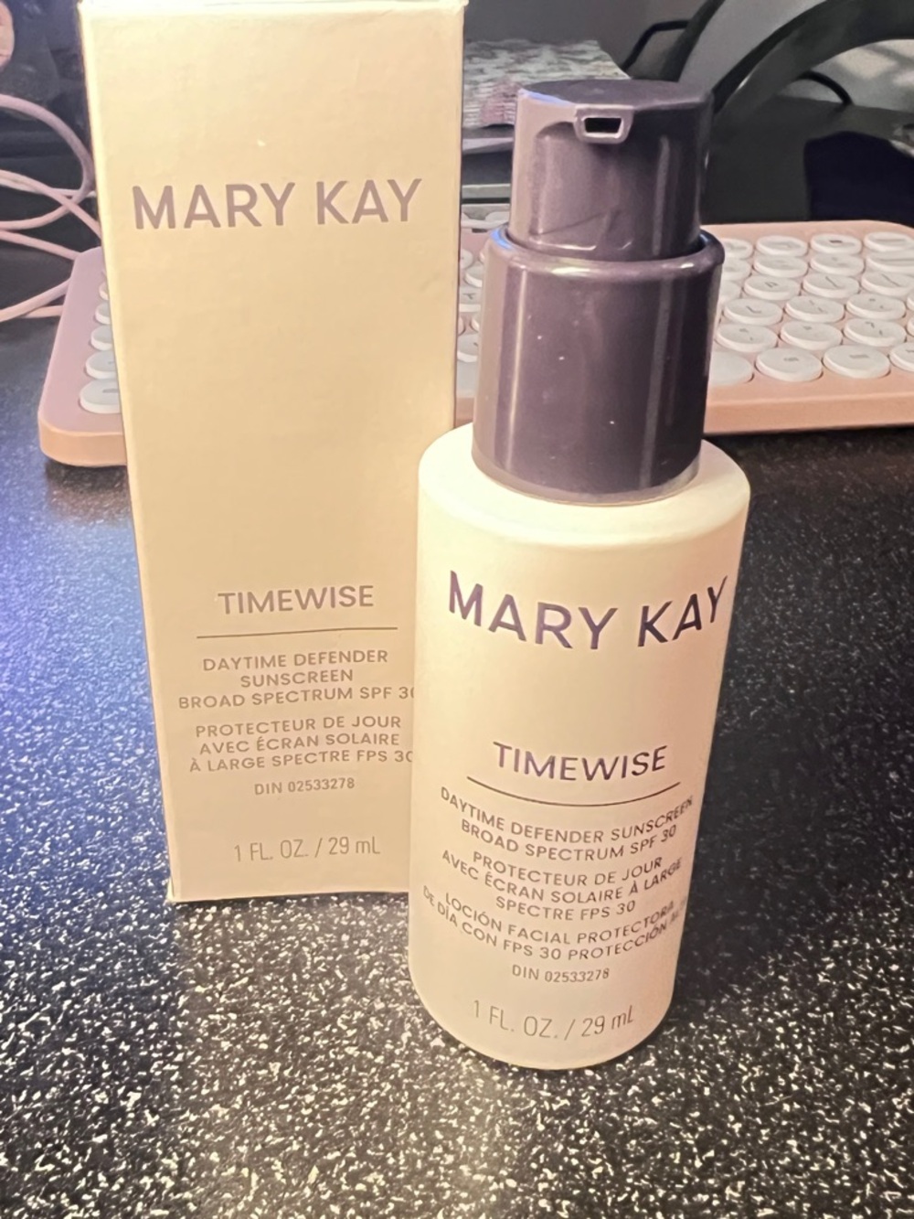 Mary Kay TimeWise Daytime Defender Sunscreen SPF 30 - Cream and Purple Packaging